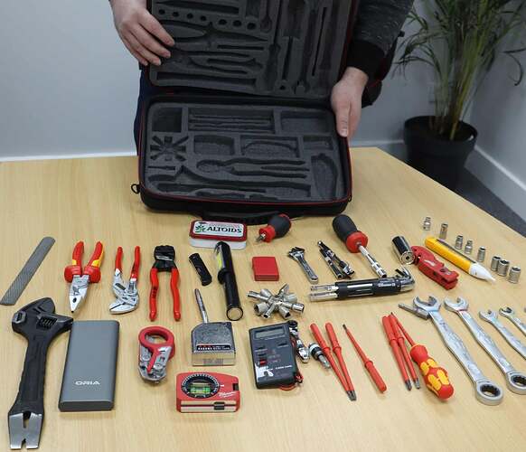 is-our-compact-tool-kit-the-most-efficient-ever-shadow-foam_1800x1545_crop_center